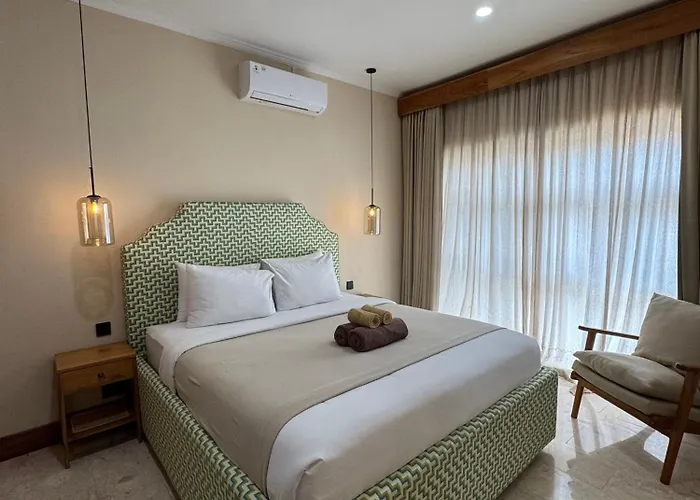 Regina Aparthotel 4*